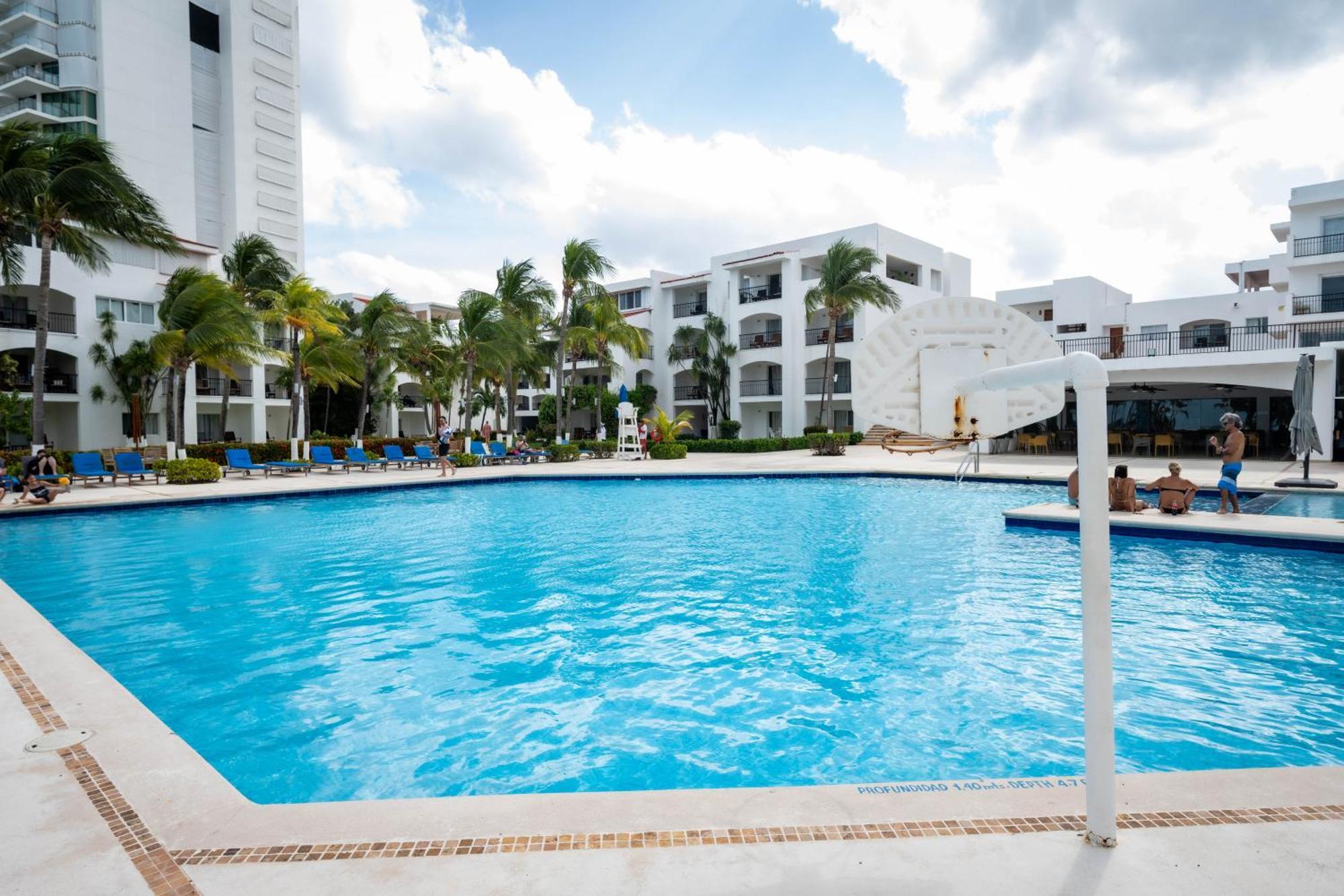 Oceanfront In Complex Apartahotel