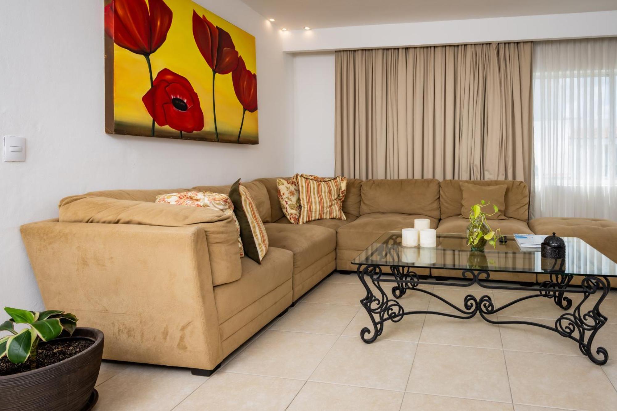 Oceanfront In Complex Apartahotel Cancún