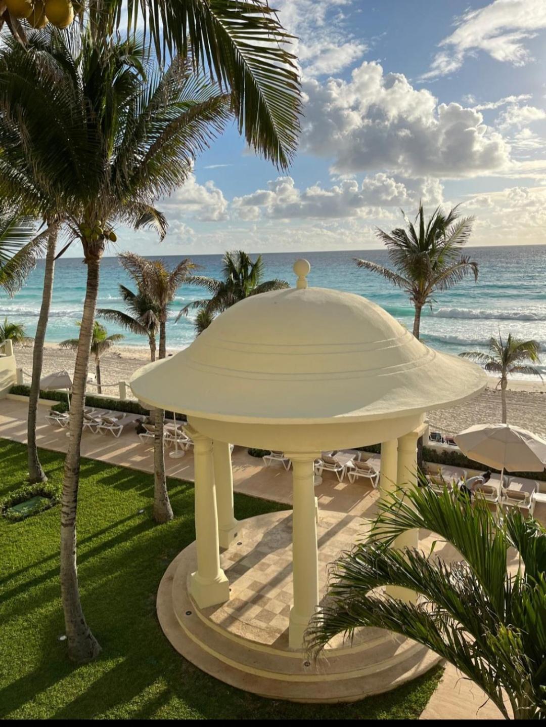 Apartahotel Luxury Ocean Front With Activities & Entertainment Cancún