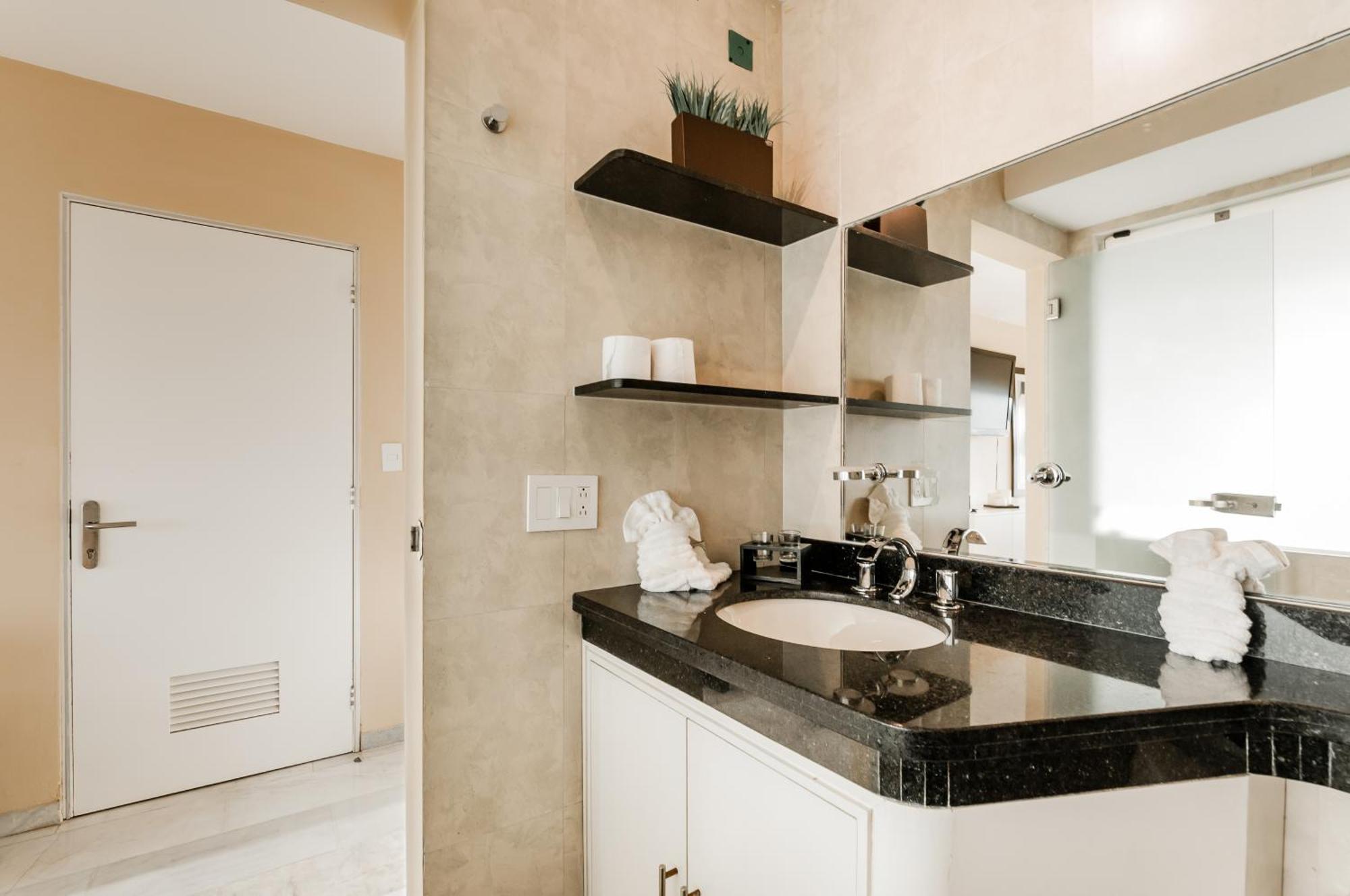 Apartahotel Brisas Beachfront Penthouses Cancún