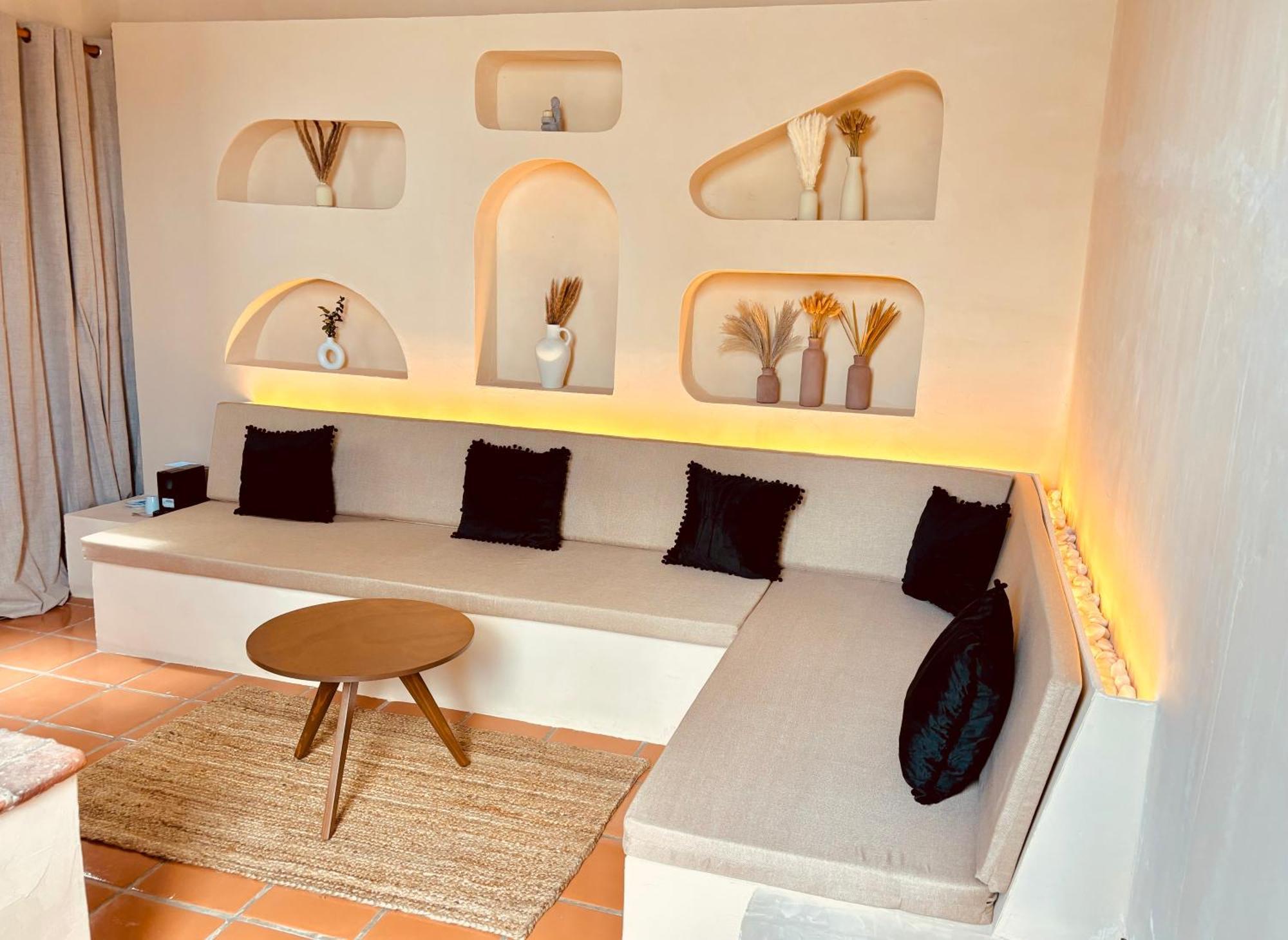 Hotel Enigmatic Experience 4*