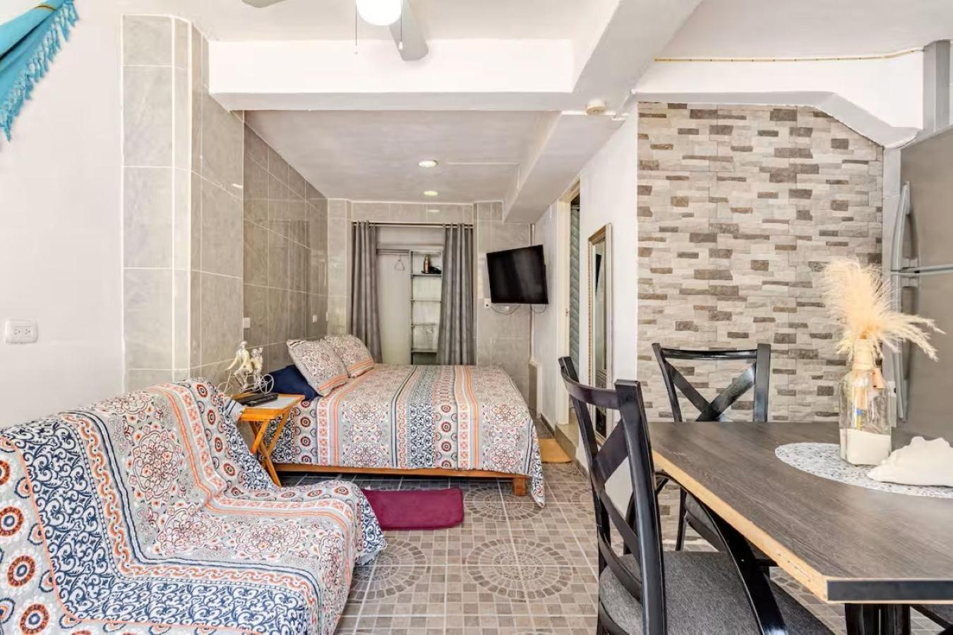 Caribbean In Private Area Guest house *