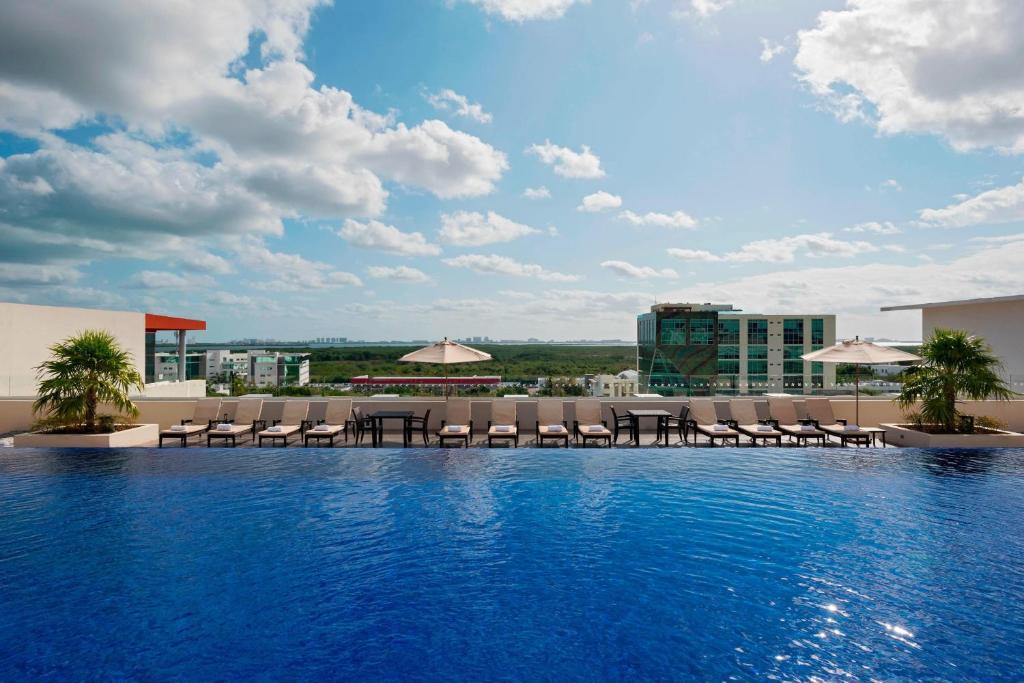 Four Points By Sheraton Centro Hotel 4*