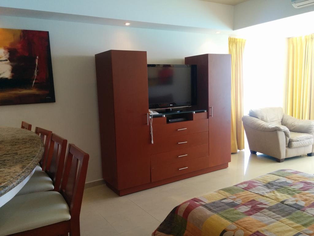 Zone Apartahotel 3*