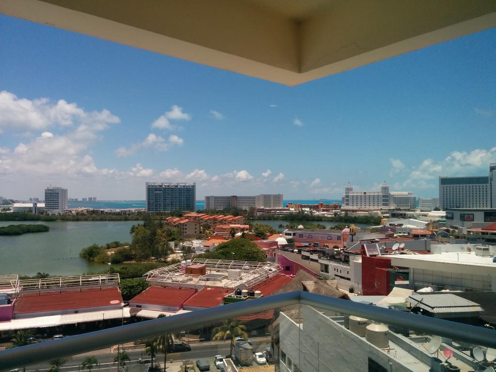 Zone Apartahotel 3*