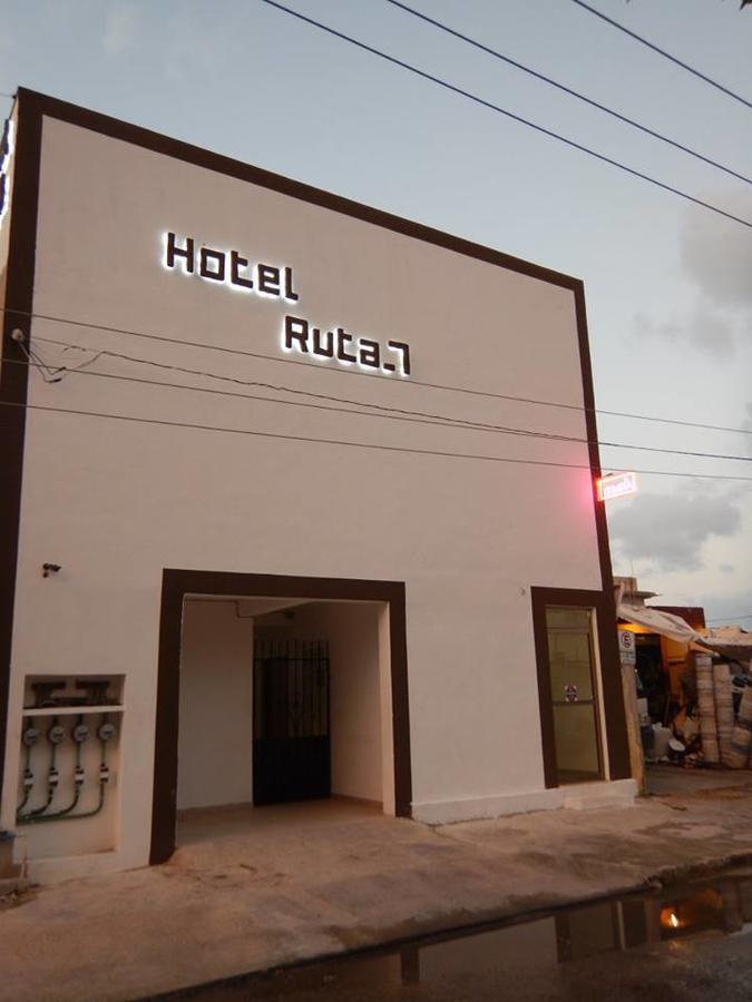 Hotel Ruta 7 *