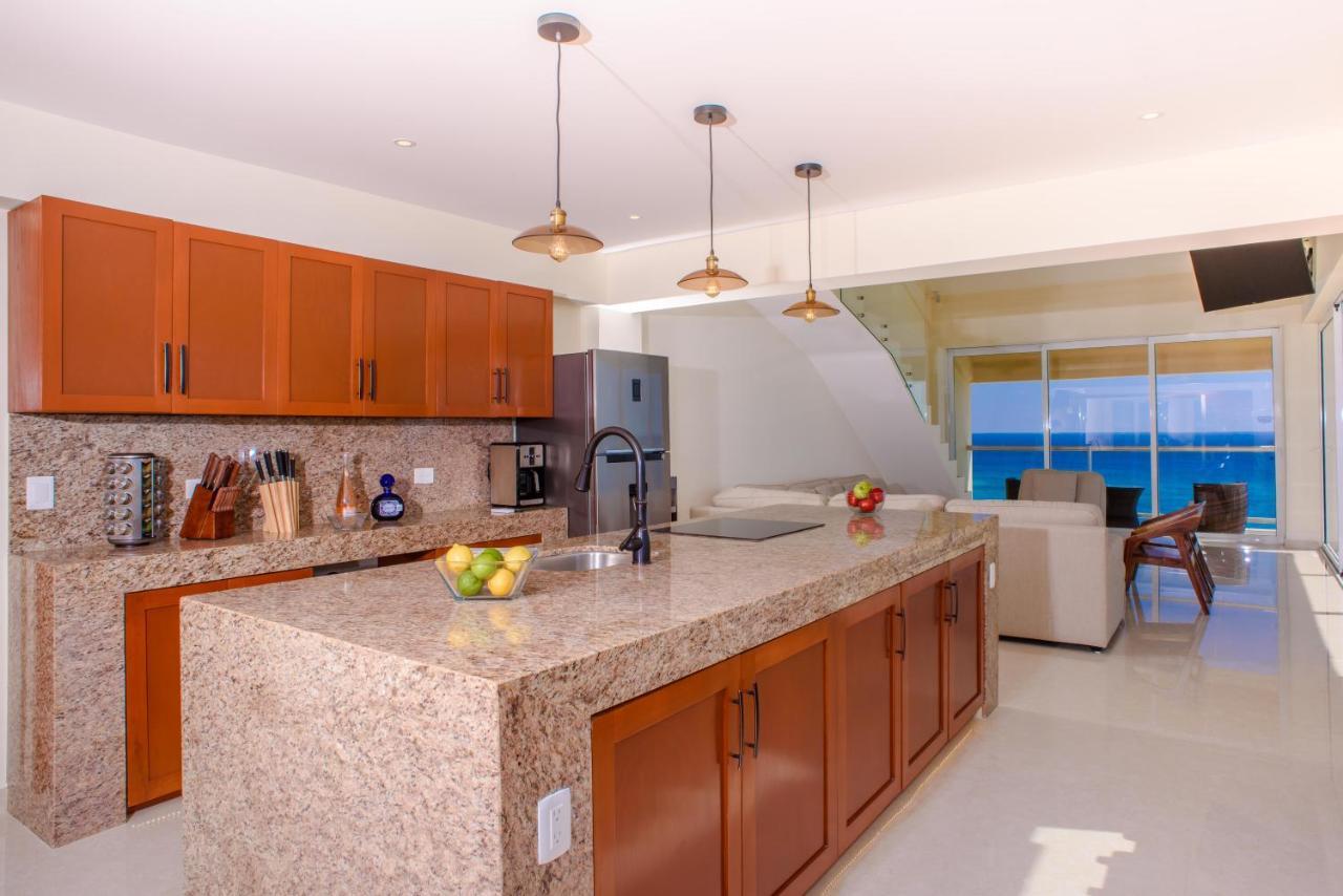 2 Story Oceanfront Penthouses On Beach! Cancún
