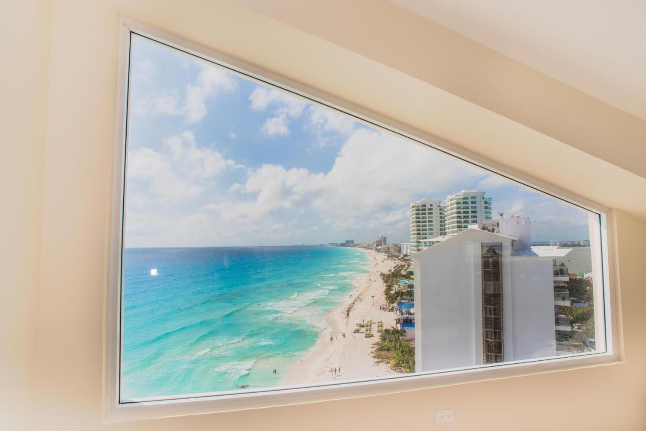 2 Story Oceanfront Penthouses On Beach! Cancún