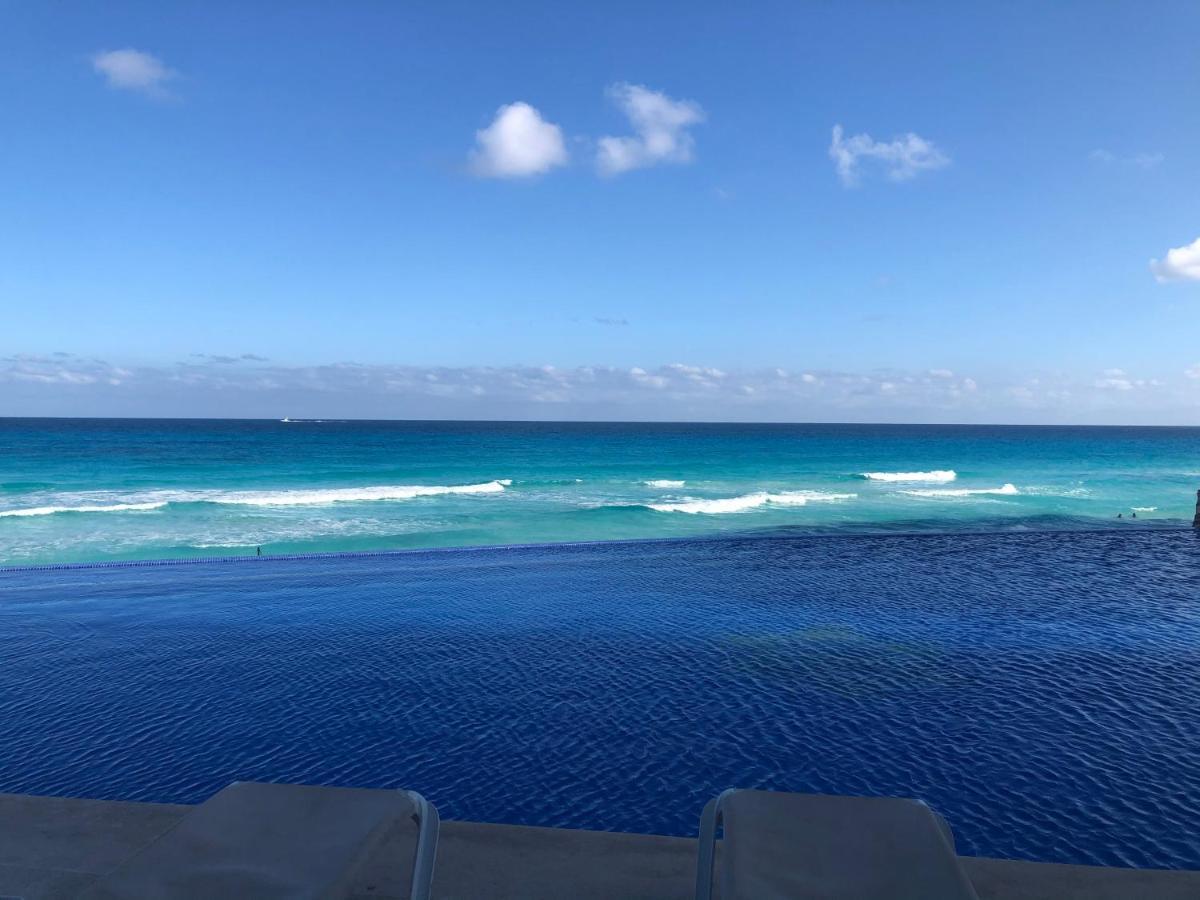 The Host * Cancún