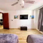 Rooftop Penthouse 3 Bedrooms, Sleeps 8!