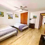 Rooftop Penthouse 3 Bedrooms, Sleeps 8!