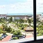 Zona Hotelera, Acceso A La Playa