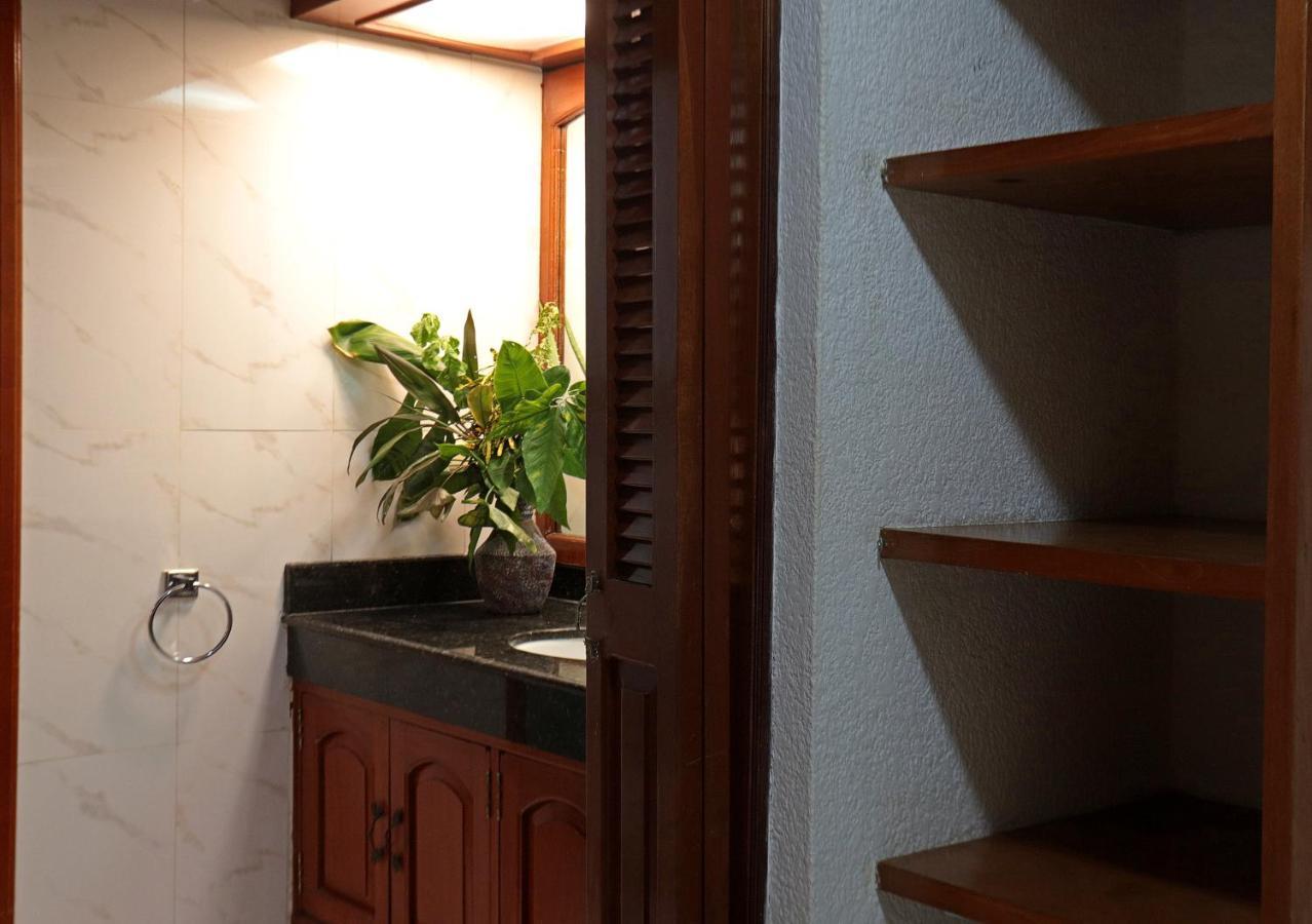 Bed and breakfast Colibri House