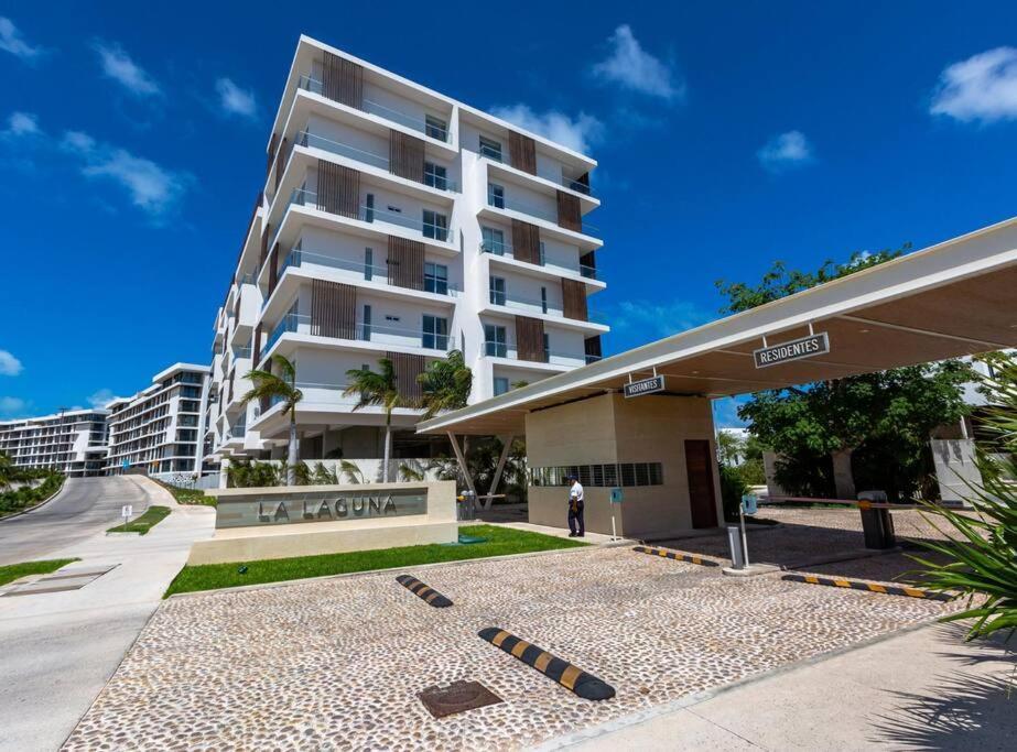 Oceanview 3 Bedroom Condo, Rooftop Pool&jacuzzi, Beach! * Cancún