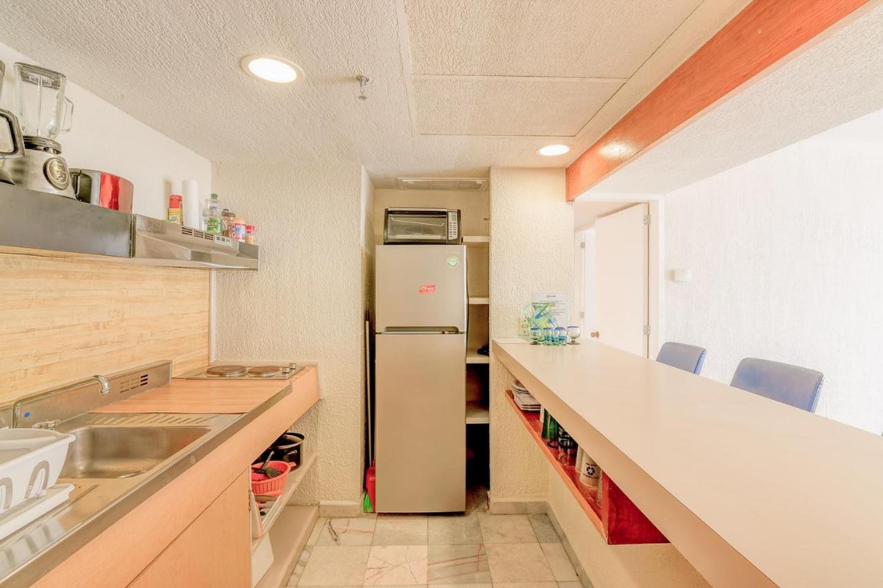 In Prime Location 3 Pools Apartment Cancun