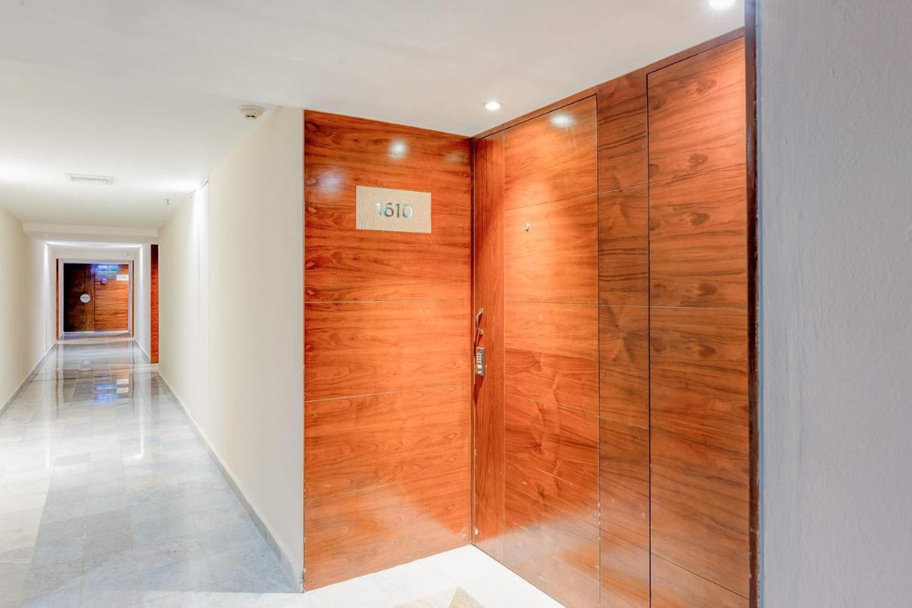 In Prime Location 3 Pools Apartment