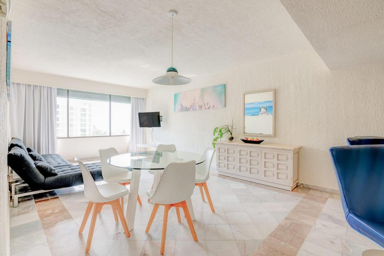 In Prime Location 3 Pools Apartment *