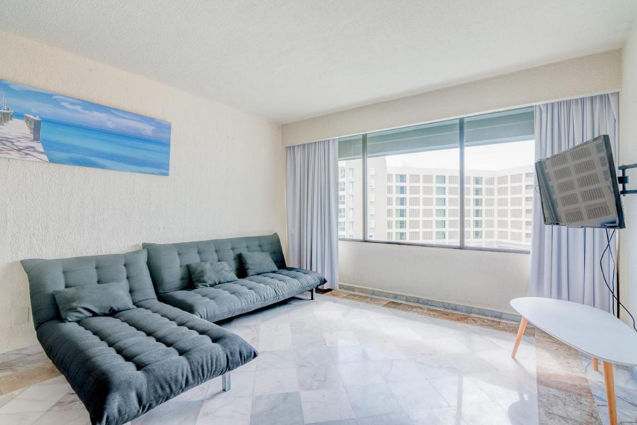 In Prime Location 3 Pools Apartment Cancun