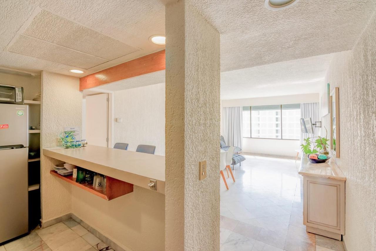 In Prime Location 3 Pools Apartment