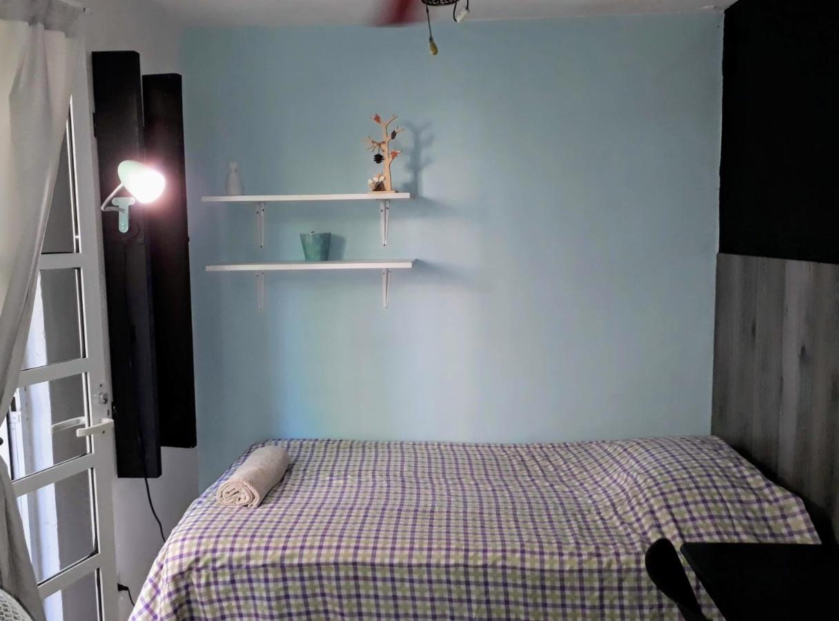 In Guest - Low Budget Small Room, With Wi-fi Private Bathroom At Downtown *