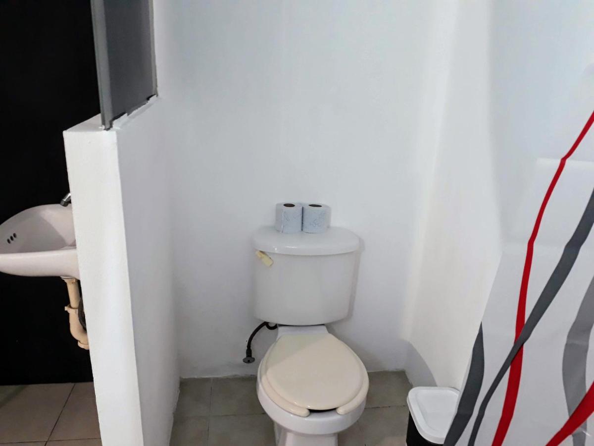 Guest house In Guest - Low Budget Small Room, With Wi-fi Private Bathroom At Downtown