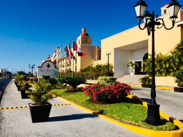 Punta Me Apartment Beach Front Condo Hotel & Waterpark *