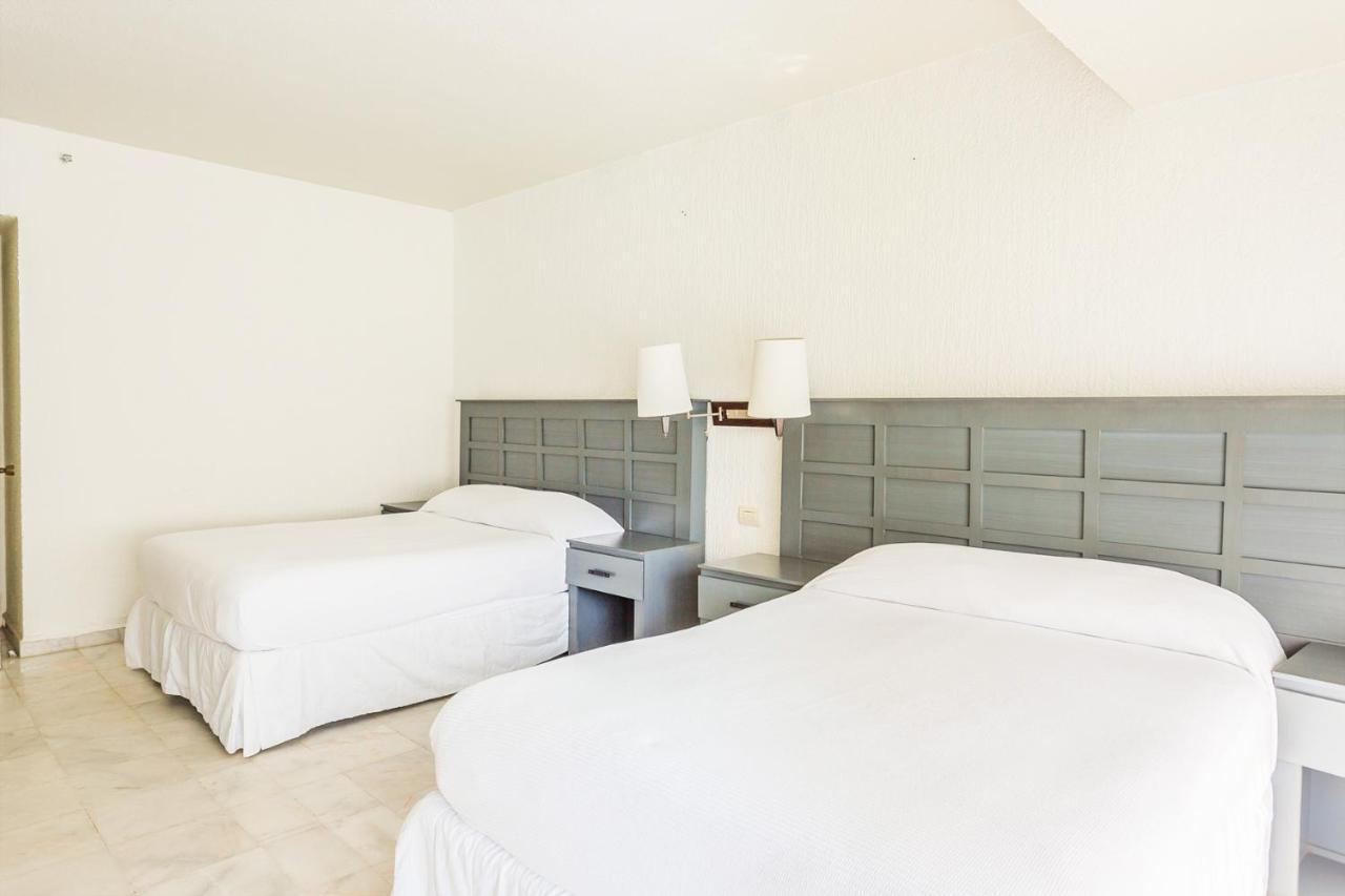 In Prime Location 3 Pools Apartment