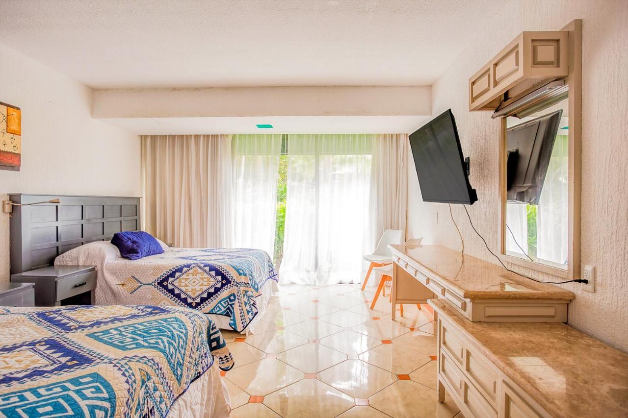 In Prime Location 3 Pools Apartment Cancun