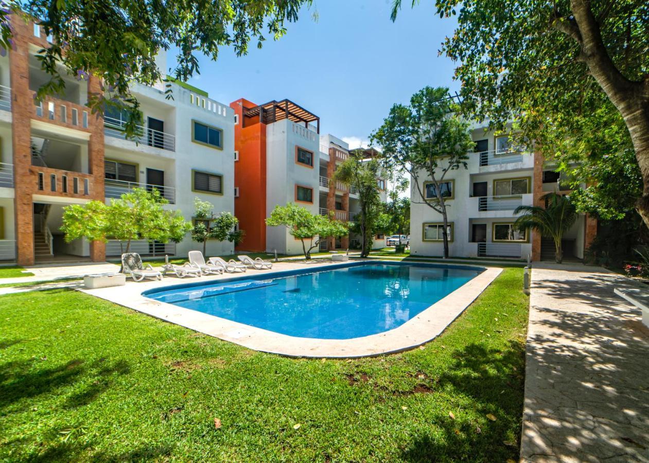 Airport With Pool And Security Cancún