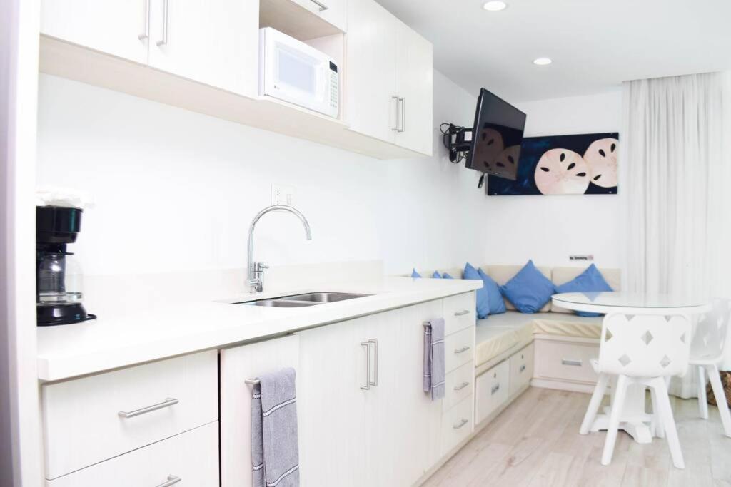 Lovely At The Beach, Stunning Ocean View #1209 *