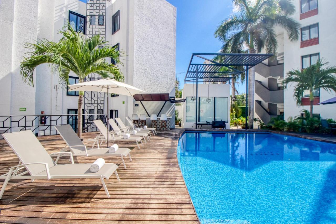 Seven Boutique 14 *