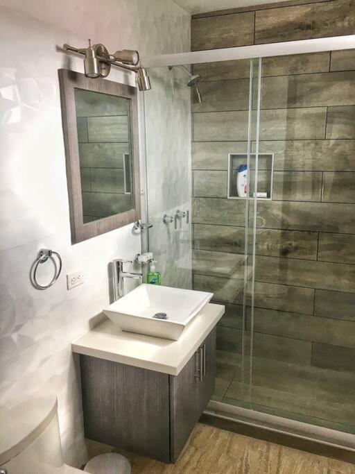 Rooftop Penthouse 3 Bedrooms, Sleeps 8!