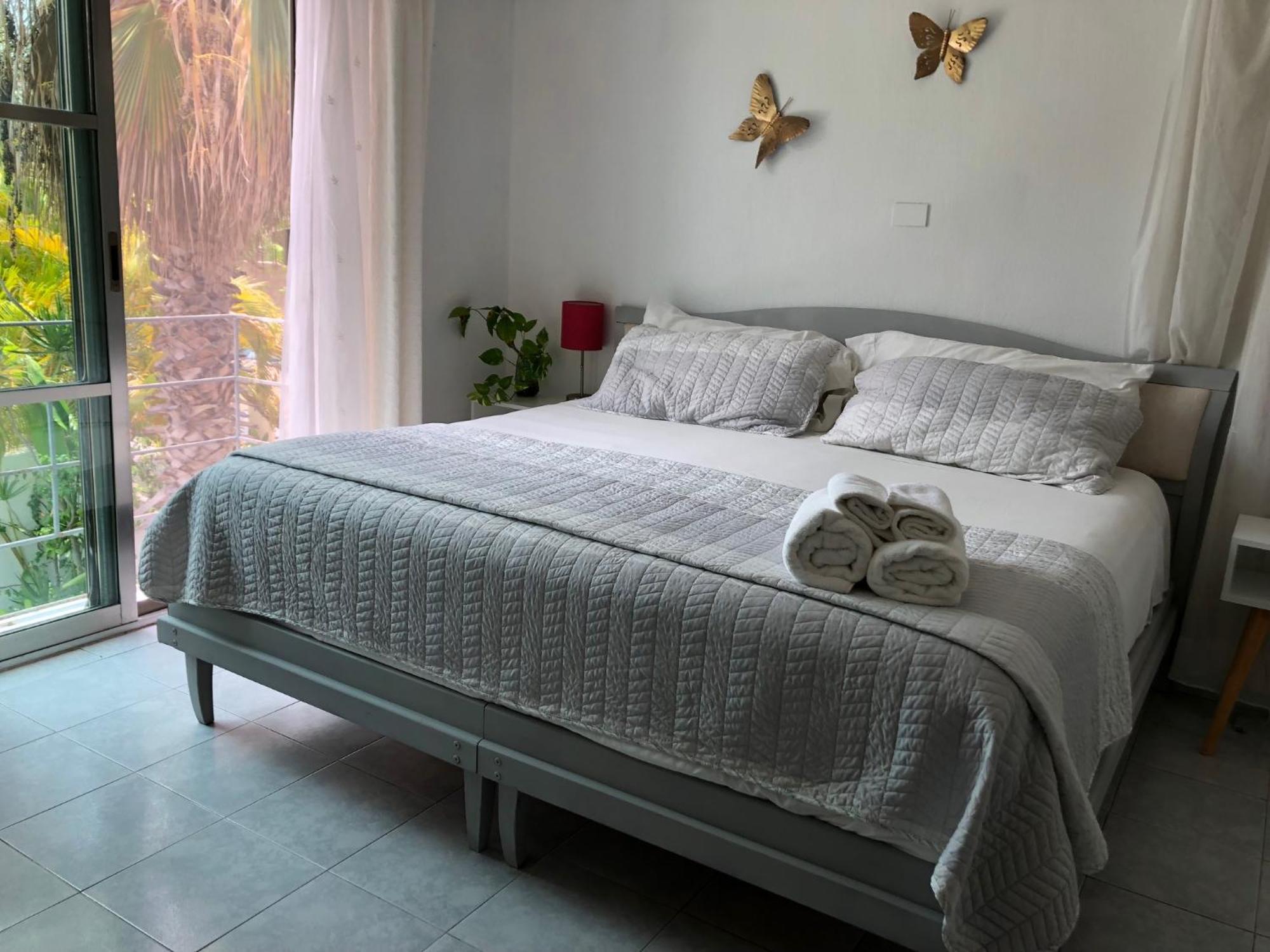 Beautiful By The - 3bedrooms, 2.5baths Holiday home *