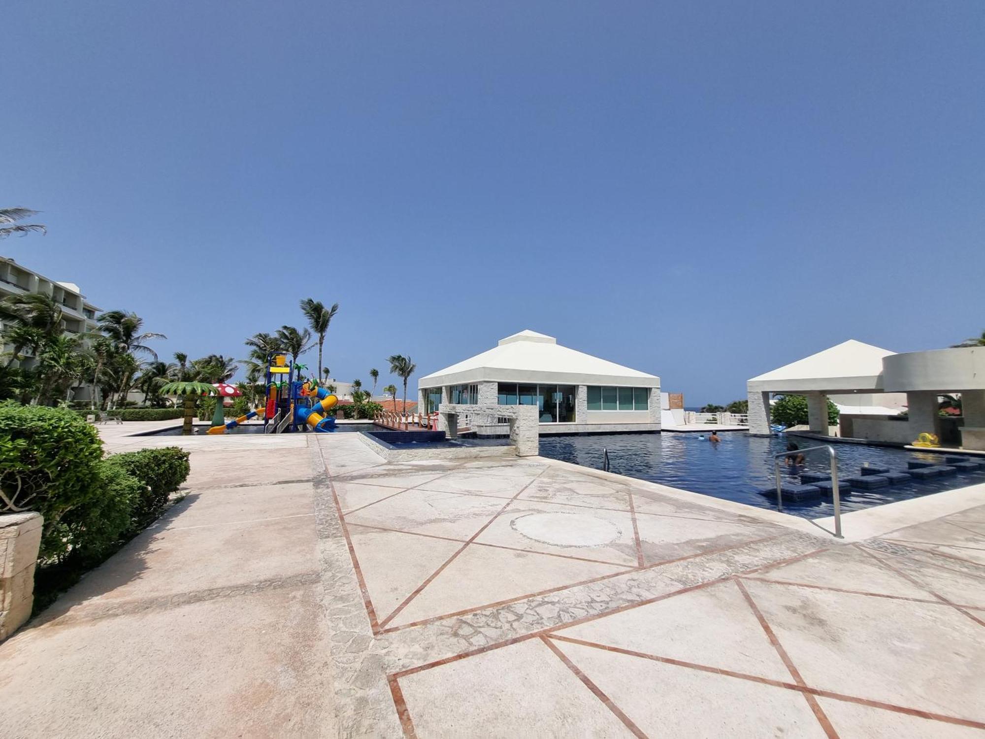 Ocean Front Aparthotel 4*