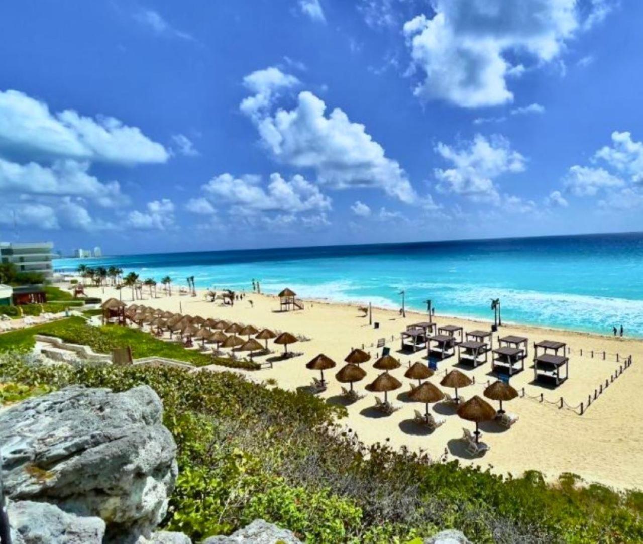 Zona Hotelera, Acceso A La Playa *