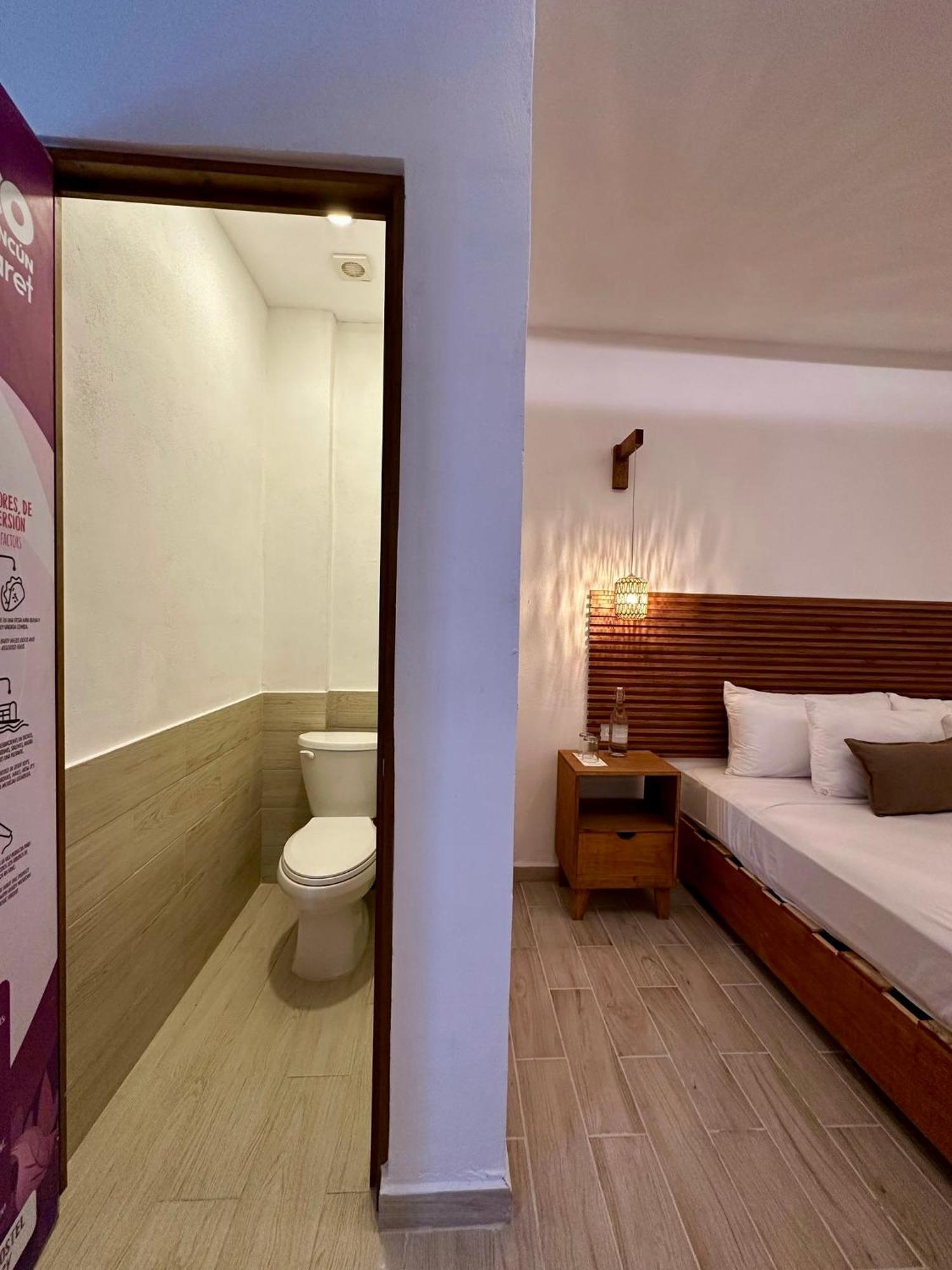 Nomads Party Hotel