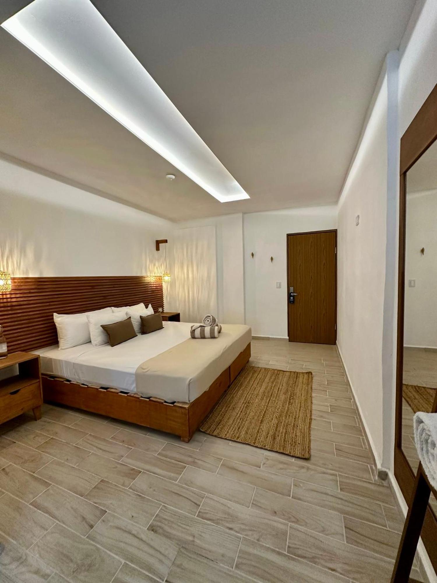 Hotel Nomads Party 4*