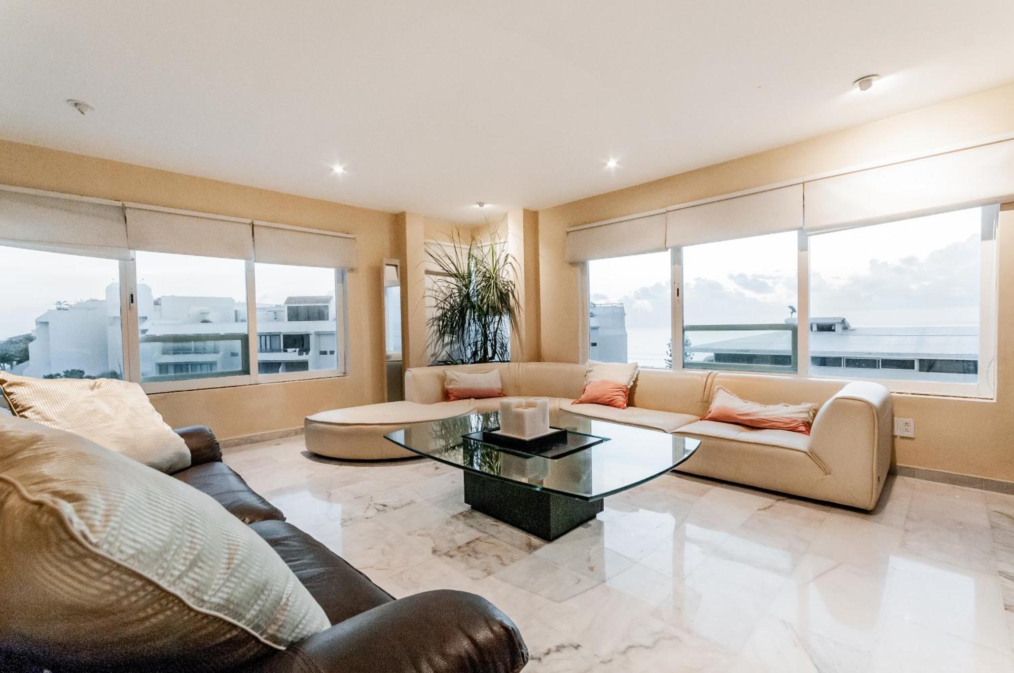 Apartahotel Brisas Beachfront Penthouses