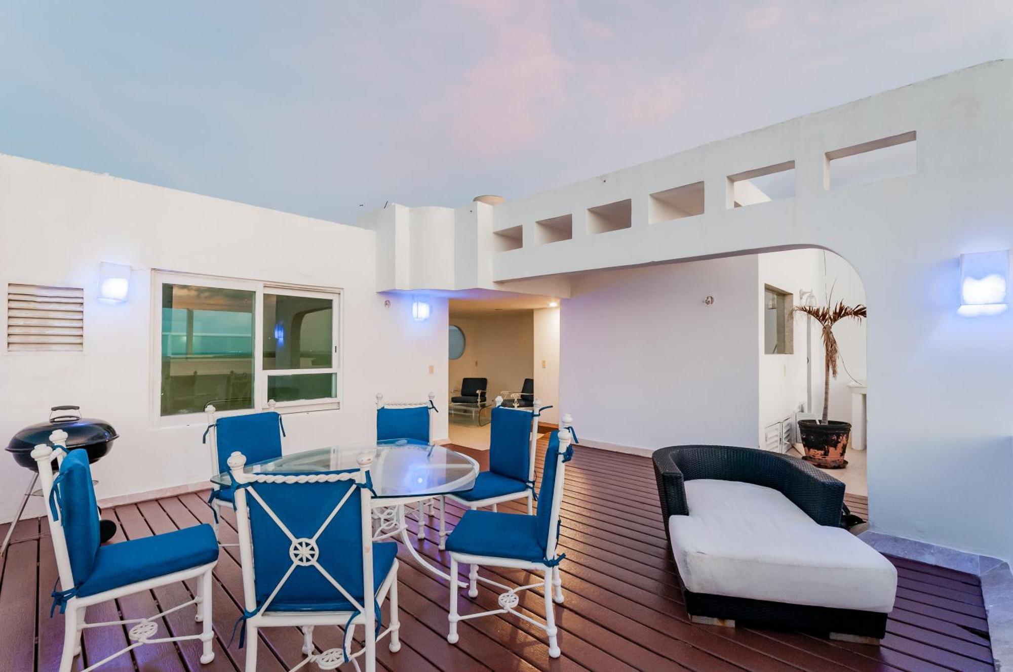 Apartahotel Brisas Beachfront Penthouses Cancún