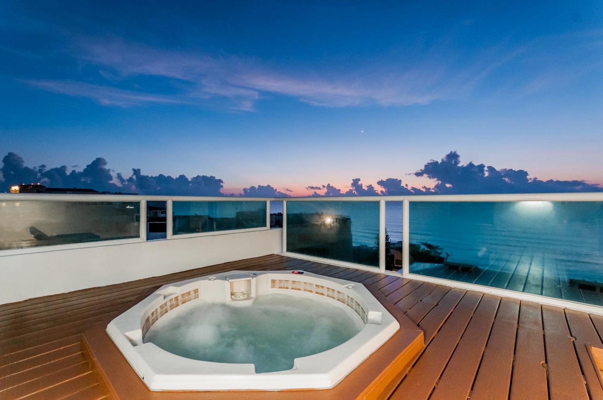 Brisas Beachfront Penthouses 4*