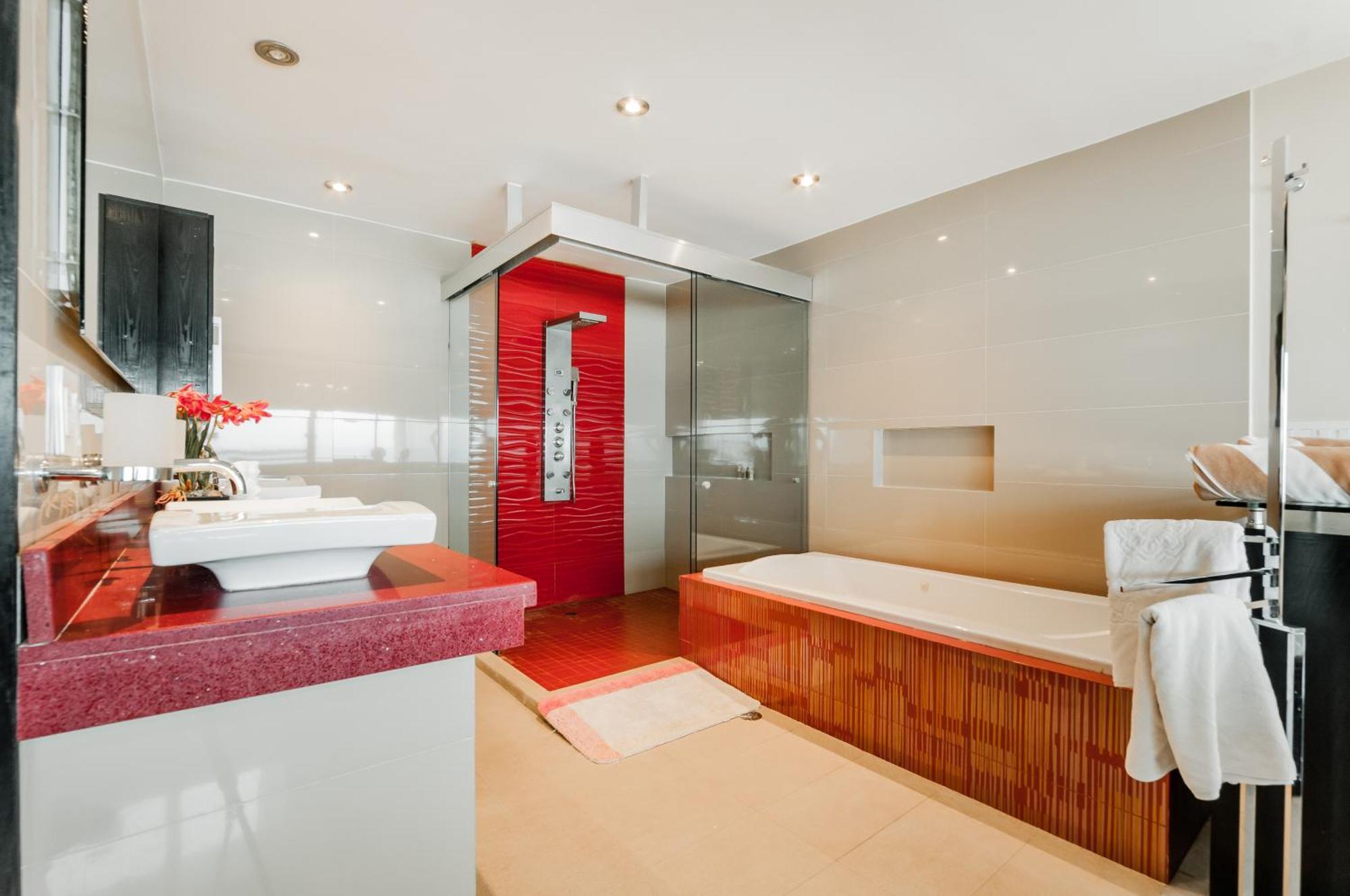 Apartahotel Brisas Beachfront Penthouses 4*