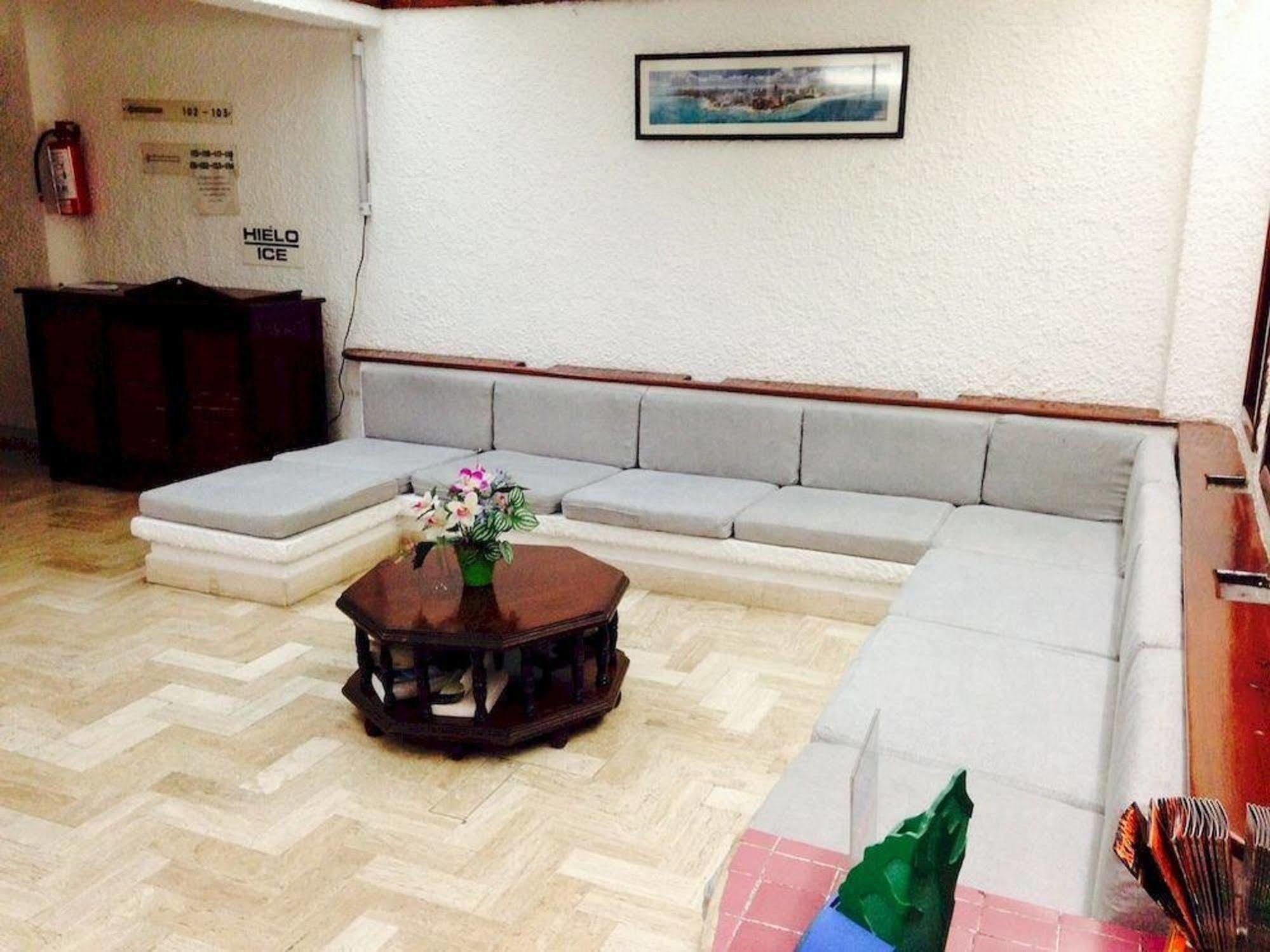Hotel Plaza Carrillo's 3*