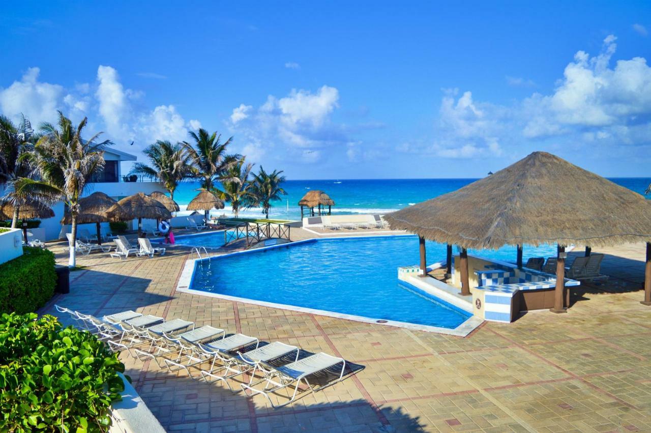 Brisas Beachfront Penthouses 4* Cancún