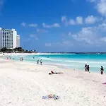 Cozy Ocean Front Penthouse At Marlin Beach
