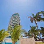 Beach, Pool 3Br Apartment - 8 Guests