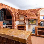 Vica Guest House Con Piscina En La Entrada De La Zona Hotelera