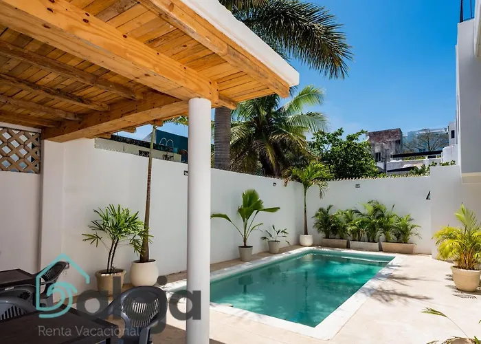 Vica Guest House Con Piscina En La Entrada De La Zona Hotelera
