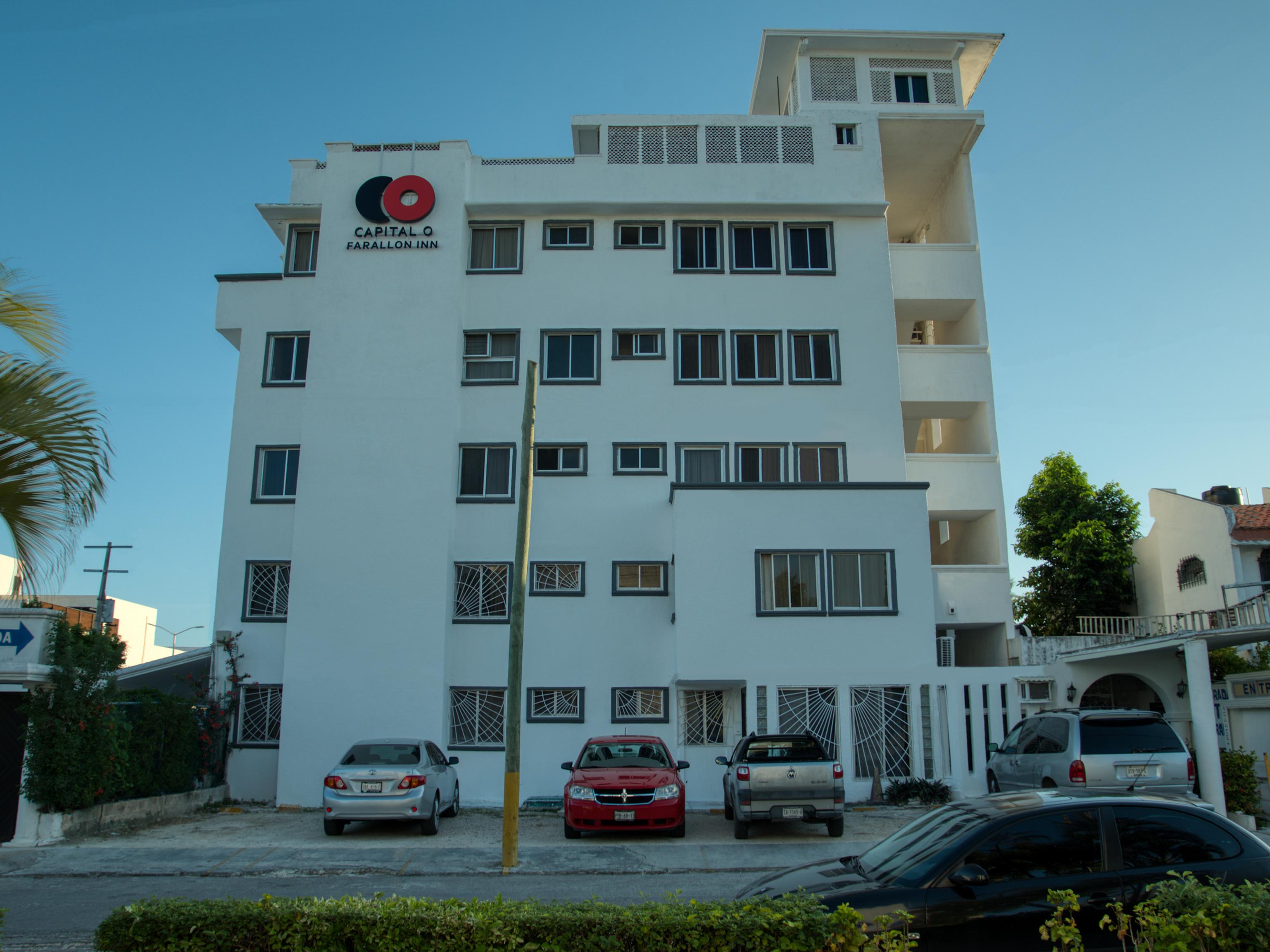 Hotel Capital O Farallon Inn,