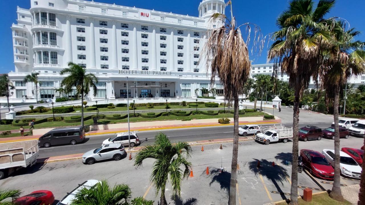 - Zone * Cancún