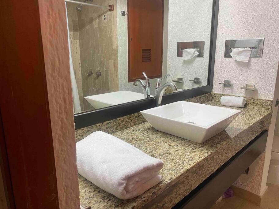 Solymar Studio Apt Beachfront With Sunset Views Cancún